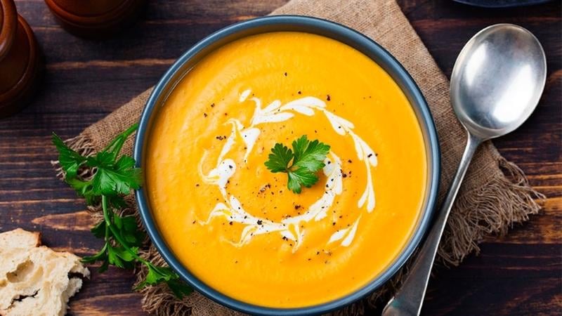 Cách nấu súp bí đỏ giảm cân thơm ngon, ít calo, dễ làm tại nhà