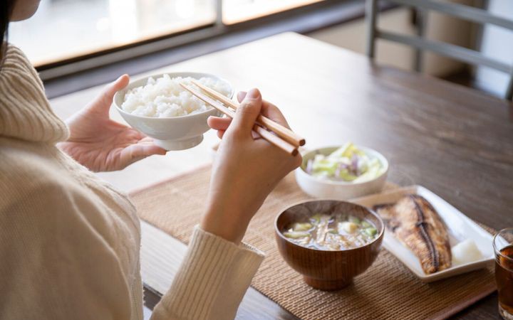 Cách ăn mà không hấp thụ calo: Sự thật và giải pháp giảm cân khoa học